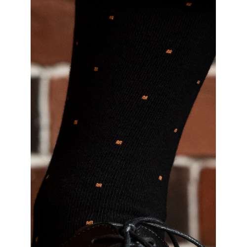 Черные носки с оранжевыми точками