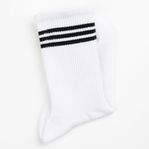 Купить Белые спортивные носки с черными полосками