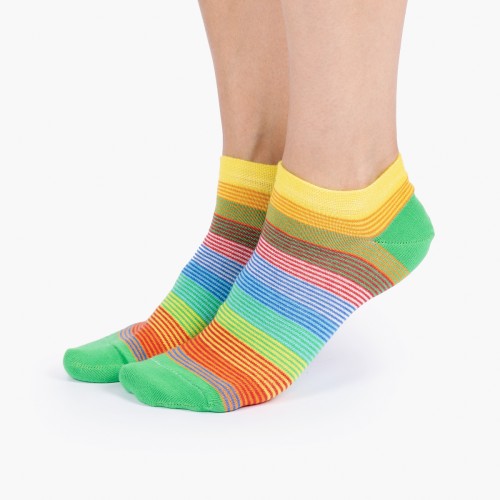 Цветные носки в тонкую полоску