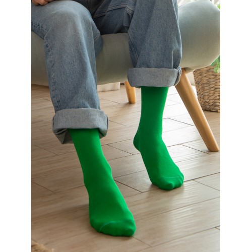 Однотонные зеленые носки